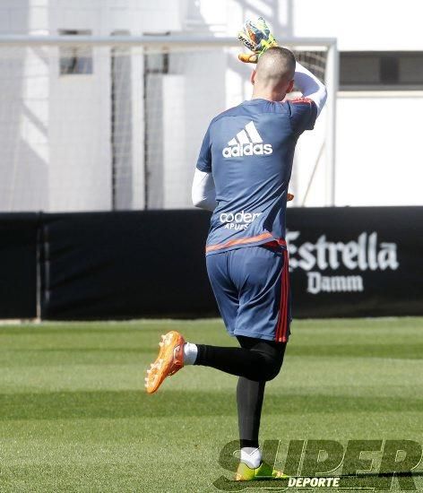 El Valencia CF entrena ante su afición