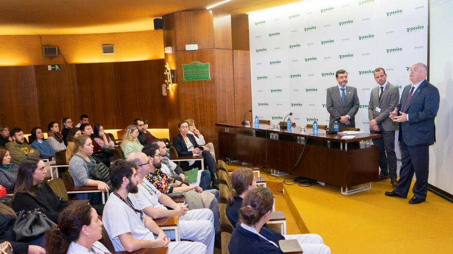 El consejero delegado de Povisa, Alberto de Rosa, en la reunión con los trabajadores.