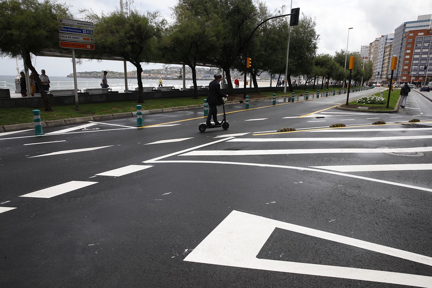 En imágenes: así ha sido la reapertura al tráfico del "cascayu" de Gijón