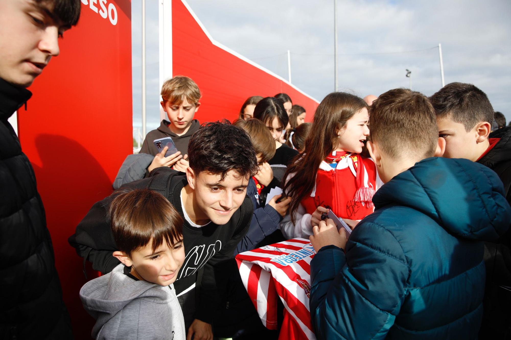 En imágenes: Así fue el encuentro entre aficionados y jugadores del Sporting