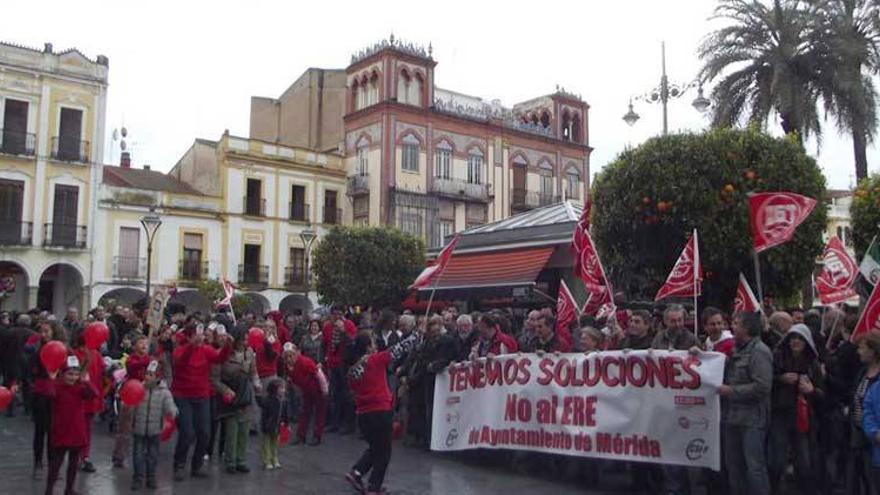 El Ayuntamiento de Mérida despide sin preaviso a 28 empleados incluidos en el ERE