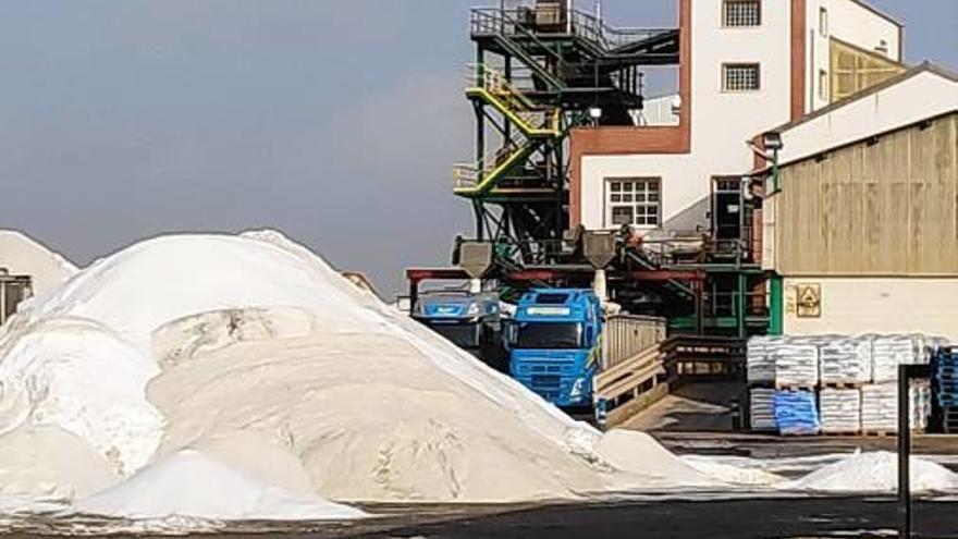 Torrevieja ha enviado 700 toneladas de sal cada día para paliar la borrasca Gloria