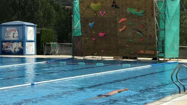 El rocòdrom instal·lat a la piscina de la Seu | AJ SEU
