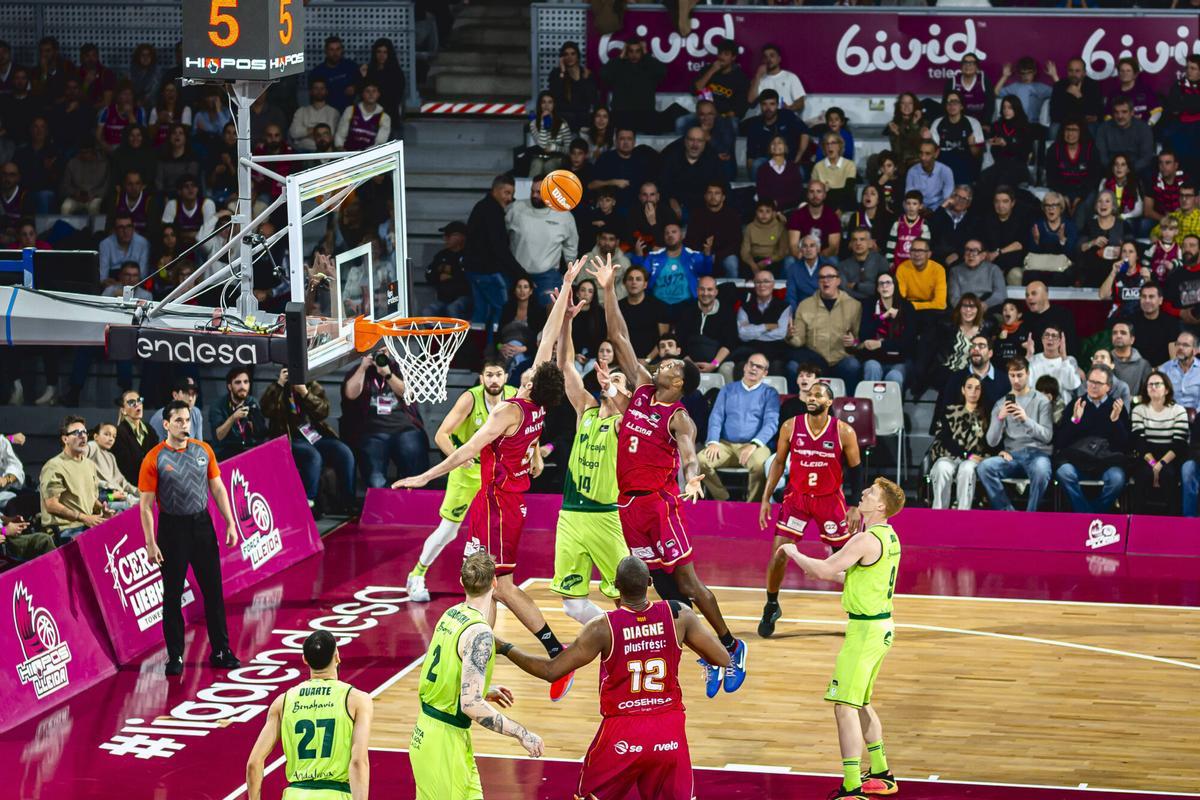 Partido de la novena jornada de la Liga Endesa entre Lleida y Unicaja