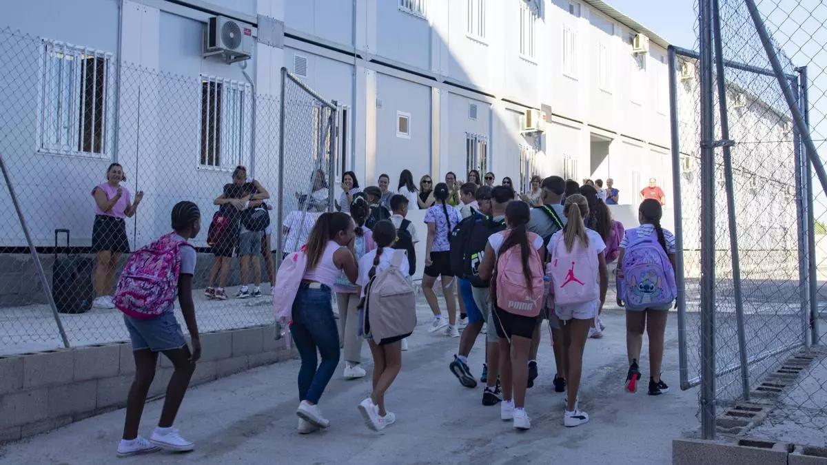 València, Algemesí. RBR Inicio de las clases en aulas prefabricadas en el barrio del Raval