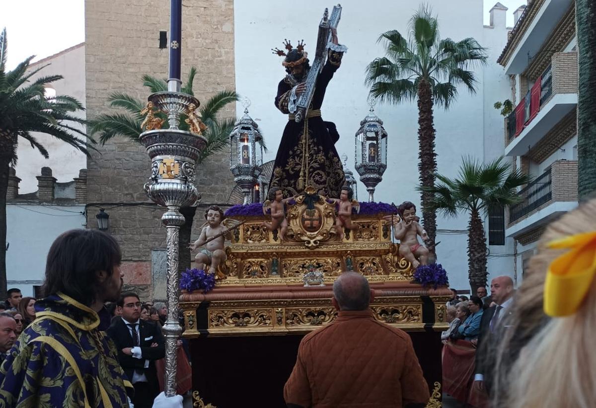 Un saetero canta a Jesús Nazareno en Fernán Núñez.