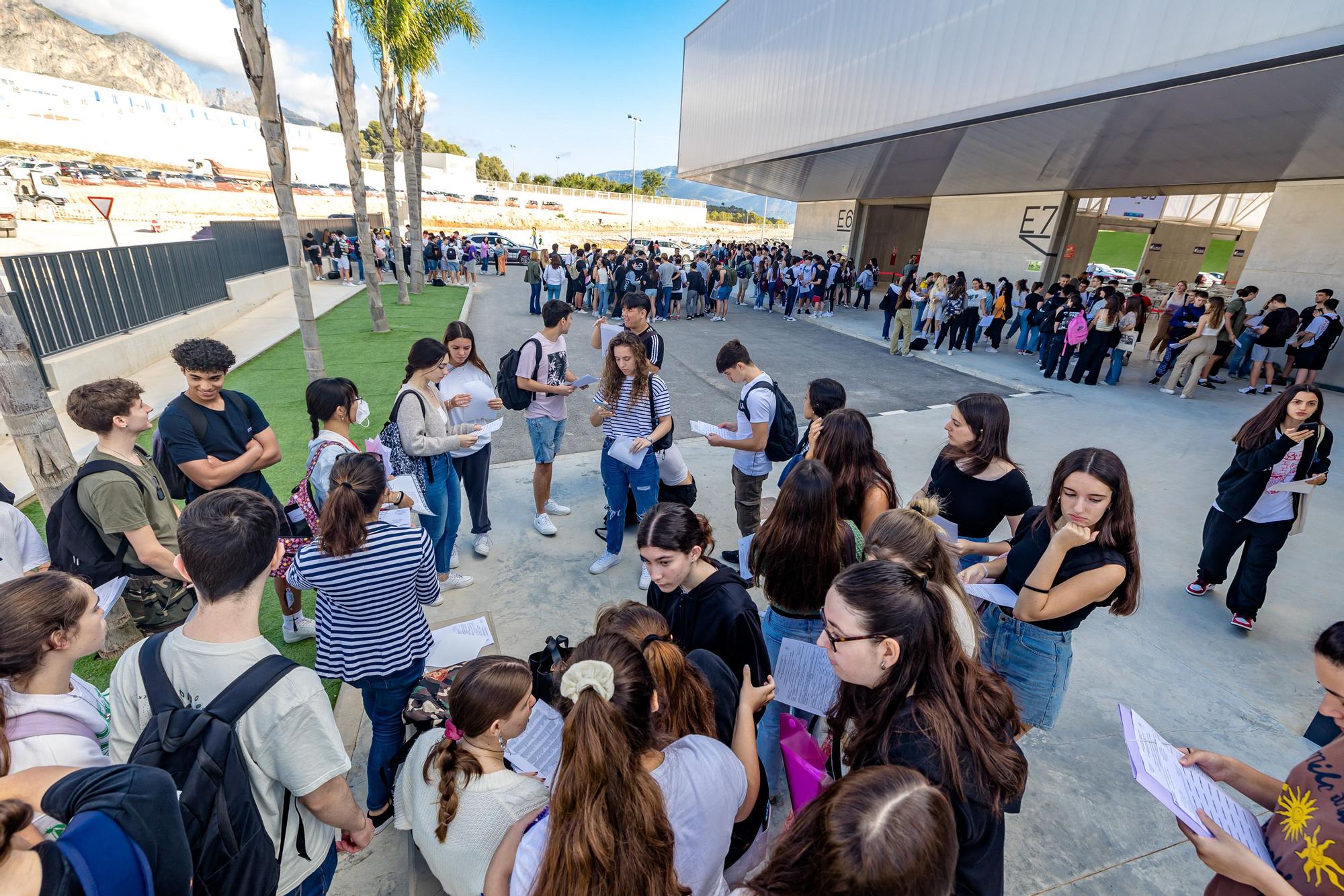 Arrancan las pruebas de acceso a la Universidad de 301 alumnos de Benidorm y La Nucia