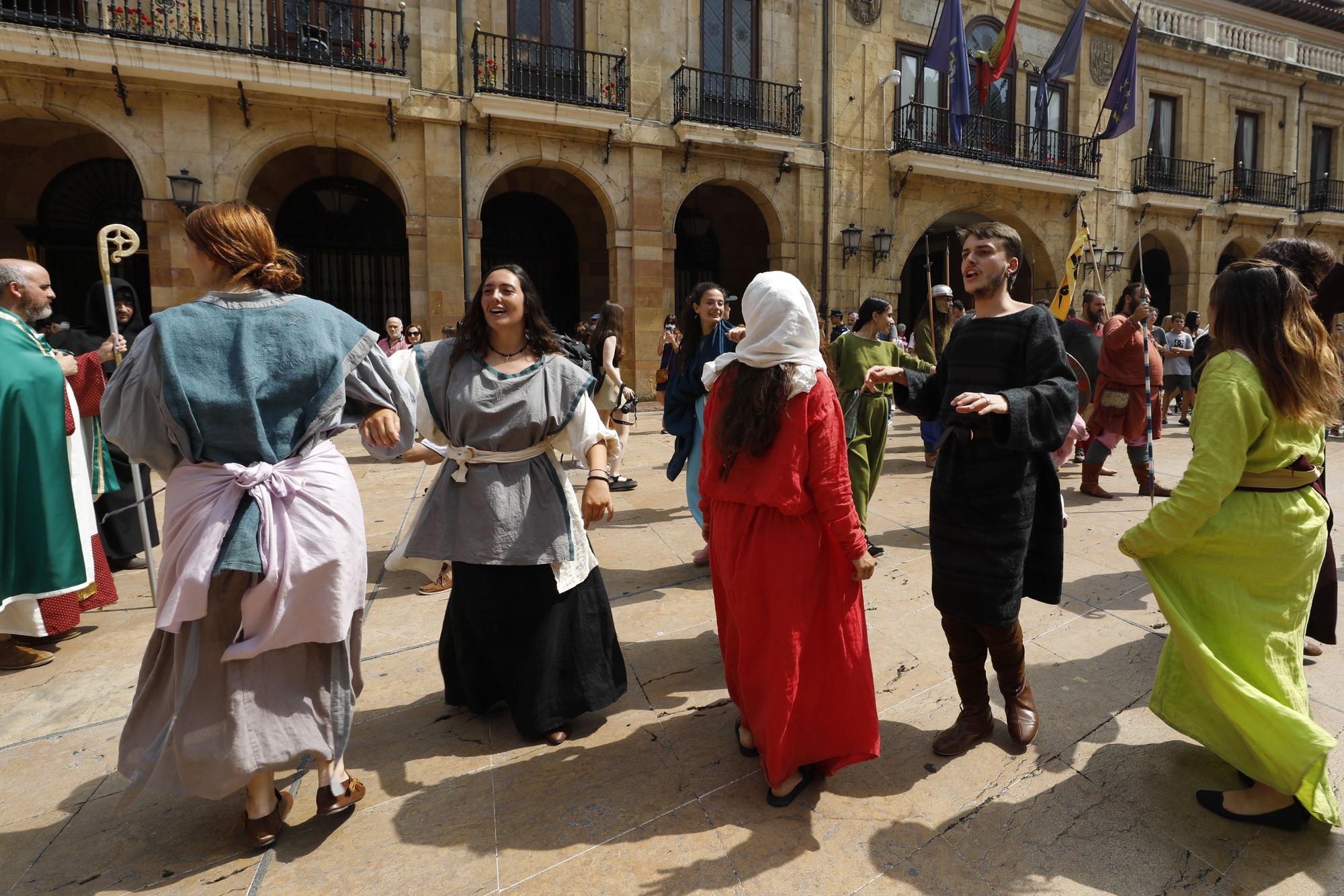 EN IMÁGENES: Broche de oro a la Edad Media ovetense con el pregón de Alfonso II