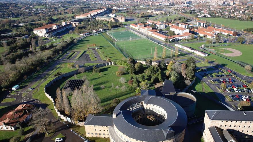 Vista, desde la torre de la Laboral, del campus universitario de Gijón. |  
Á. GONZÁLEZ