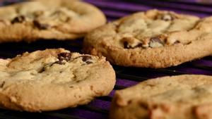 Galletas con pepitas de chocolate.