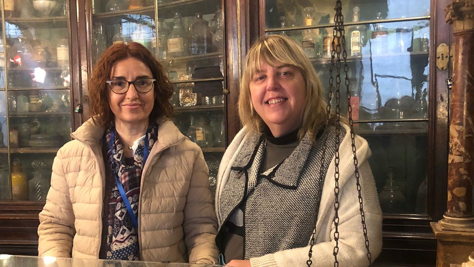 Las periodistas de Levante-EMV, Laura Sena e Isabel Olmos, en Santa Maria della Scalla.