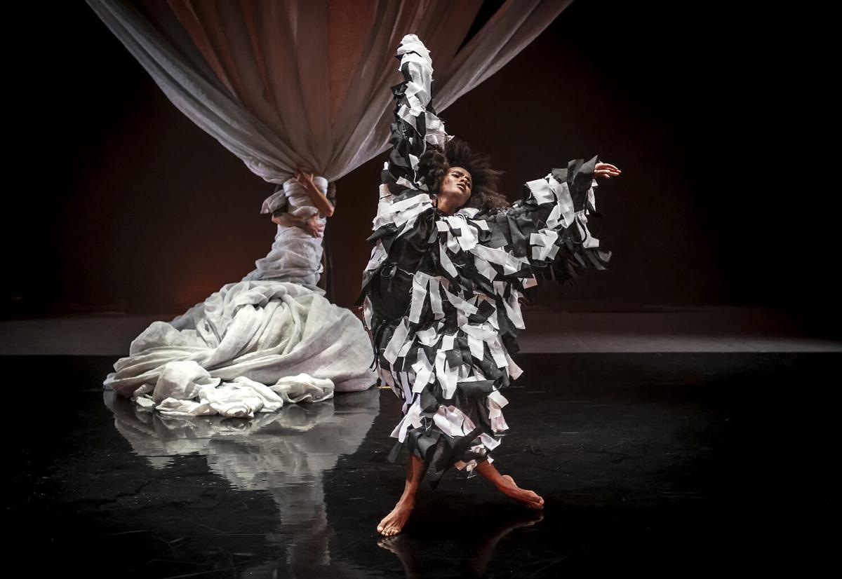 “Paisajes Humanos”, un viaje emocional de la cía. de danza Alicia Soto Hojarasca.