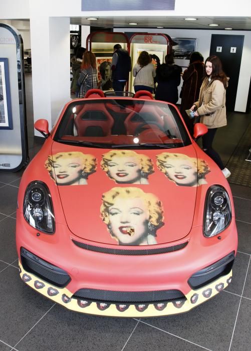 Volar en un Porsche a lo Warhol