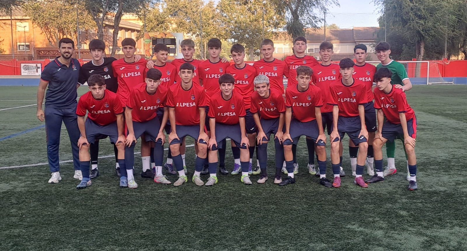 La "familia" de la UE Tavernes 2025-2026 se presenta en sociedad