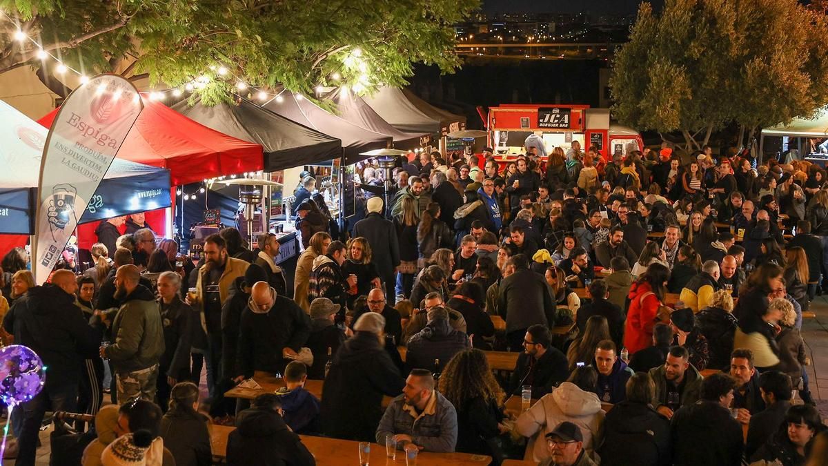 Imagen de archivo del 'Mercadal Gastronòmic', durante la Feria de la Puríssima de Sant Boi de Llobregat.