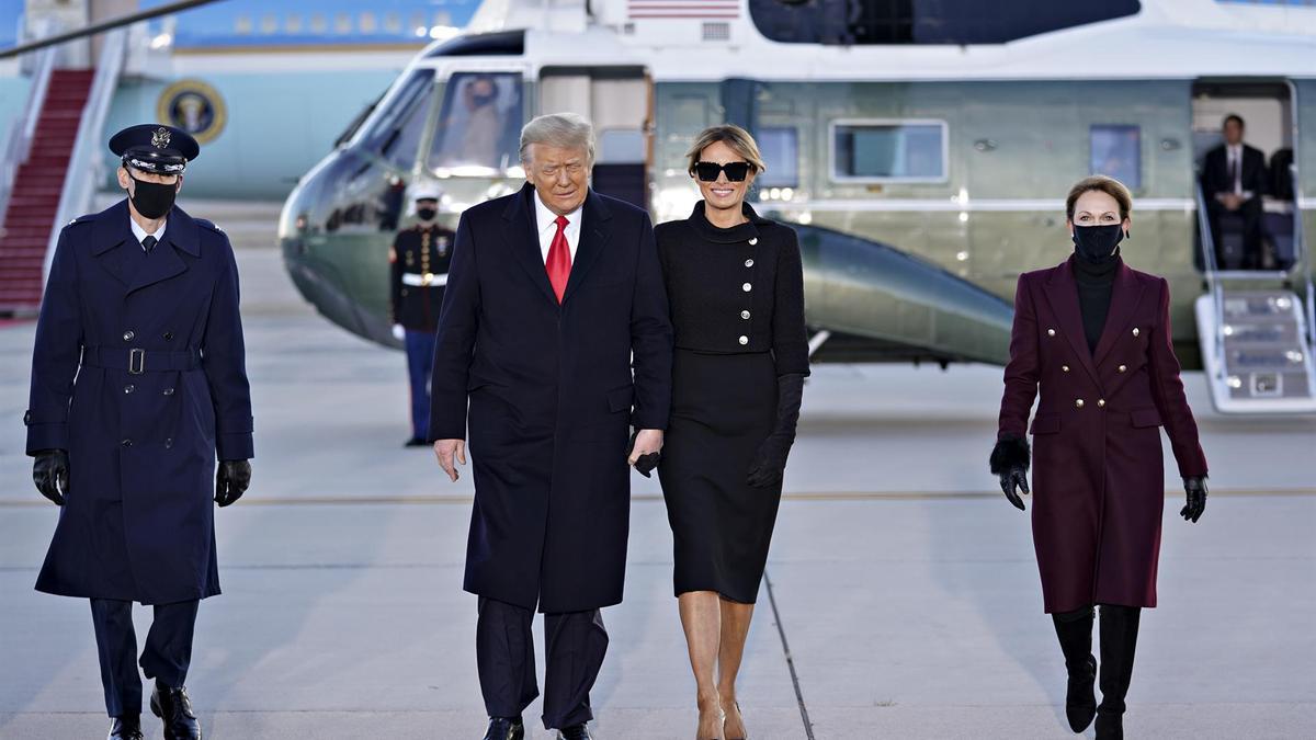 El expresidente de los Estados Unidos Donald Trump junto a su exposa, Melania Trump en un acto realizado en su último día en el cargo el pasado 20 de enero.