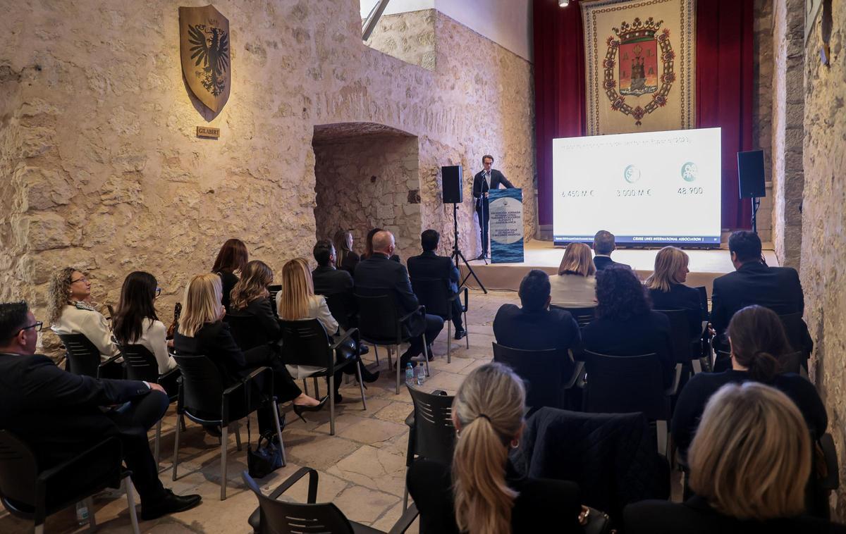 La ponencia final de las jornadas de cruceros la ha realizado Alfredo Serrano.