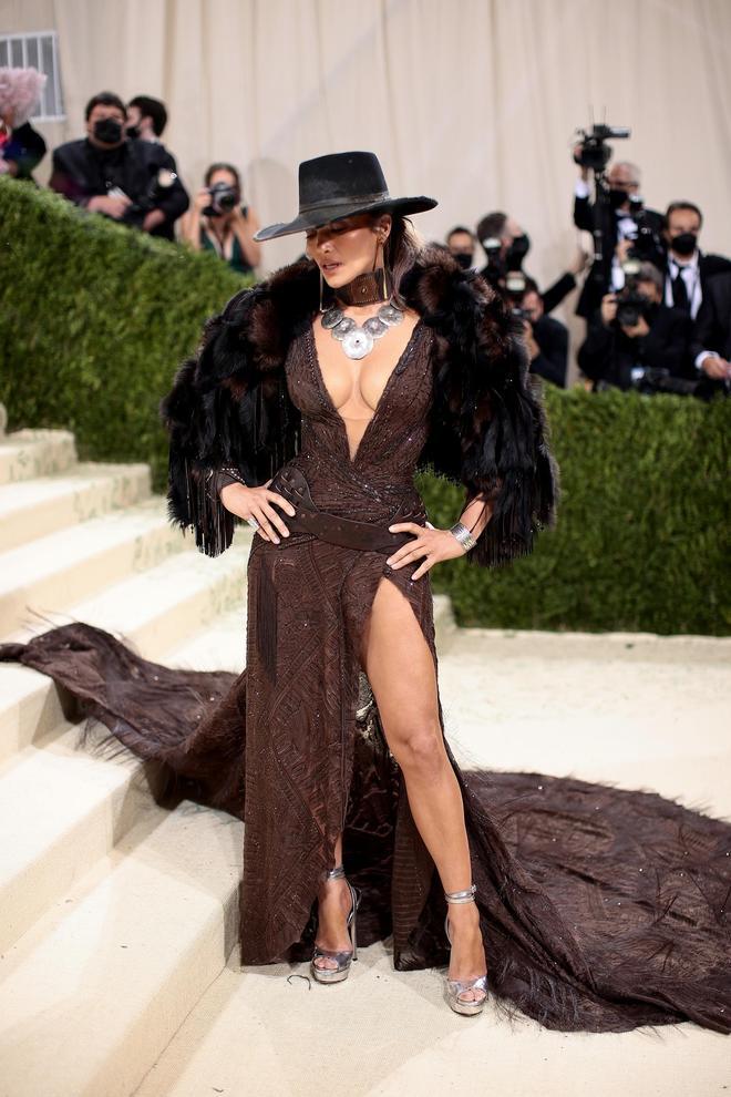 Jennifer Lopez, defensora del estilo 'cowboy' en la gala MET 2021