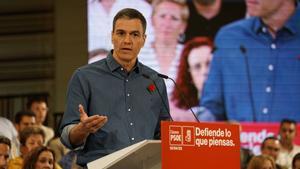 El presidente del Gobierno, Pedro Sánchez, en un mitin este jueves en Cáceres. 