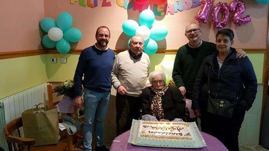 La vecina fontanesa Aquilina Montes Torrescusa celebra su 102 cumpleaños