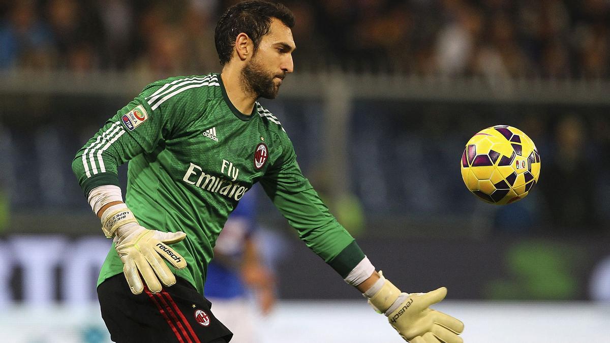 Diego López, en un partido con el Milan en 2014.