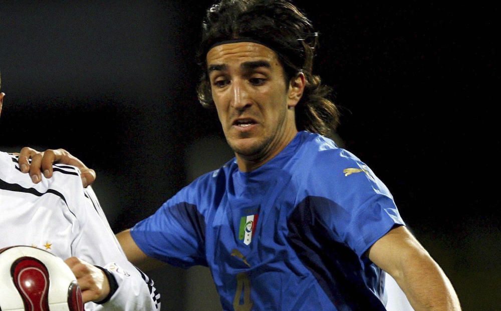 Piermario Morosini falleció de un paro cardíaco en 2012 durante un partido de la Serie B italiana en Pescara.