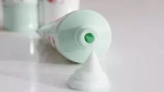 ¿Por qué la gente está poniendo suavizante y pasta de dientes en el papel higiénico?