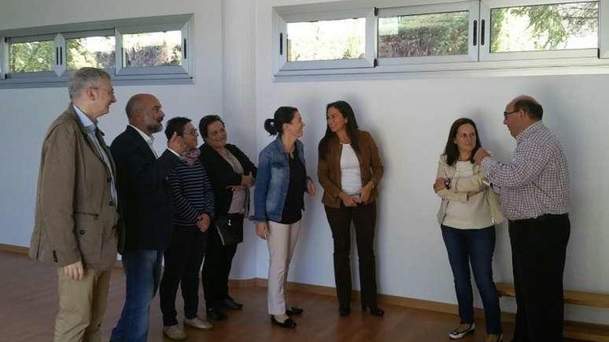 Visita a la obra concluida del gimnasio del colegio. // Faro