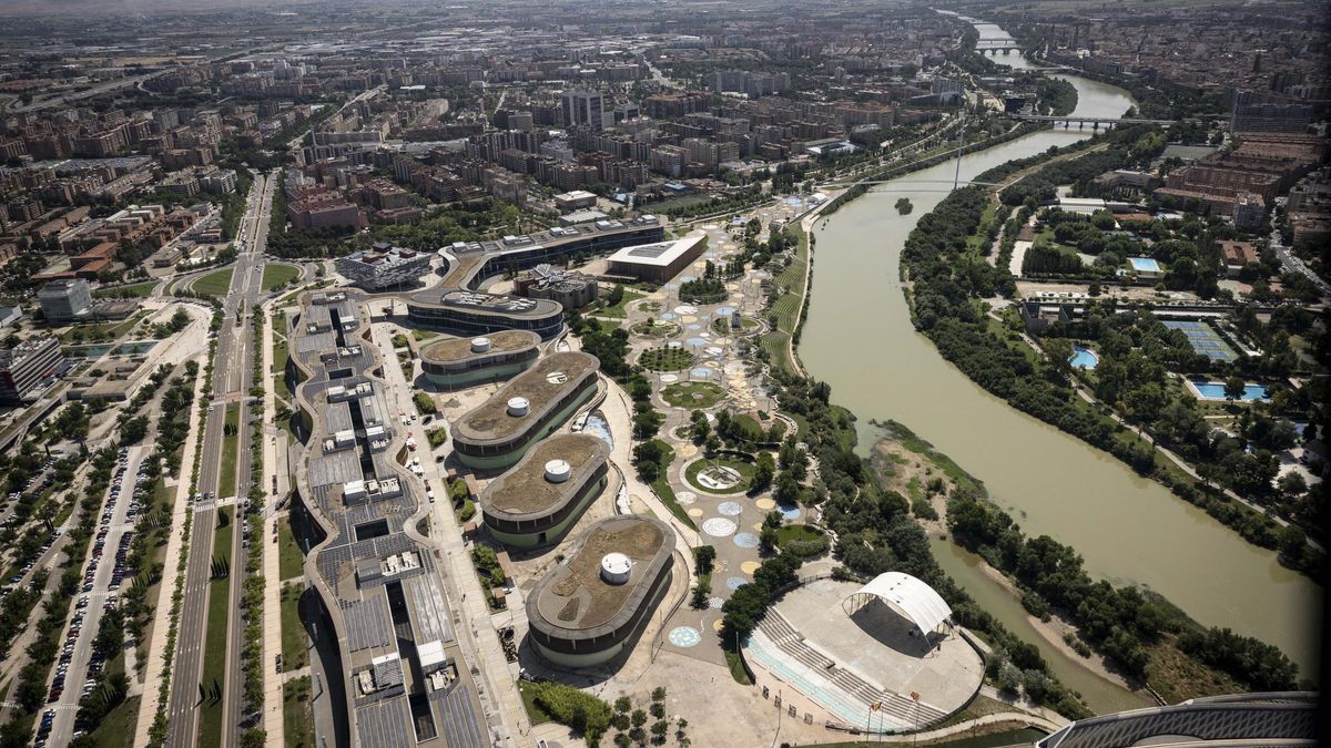 Así se ve Zaragoza desde el helicóptero de la Unidad Aérea de la Policía