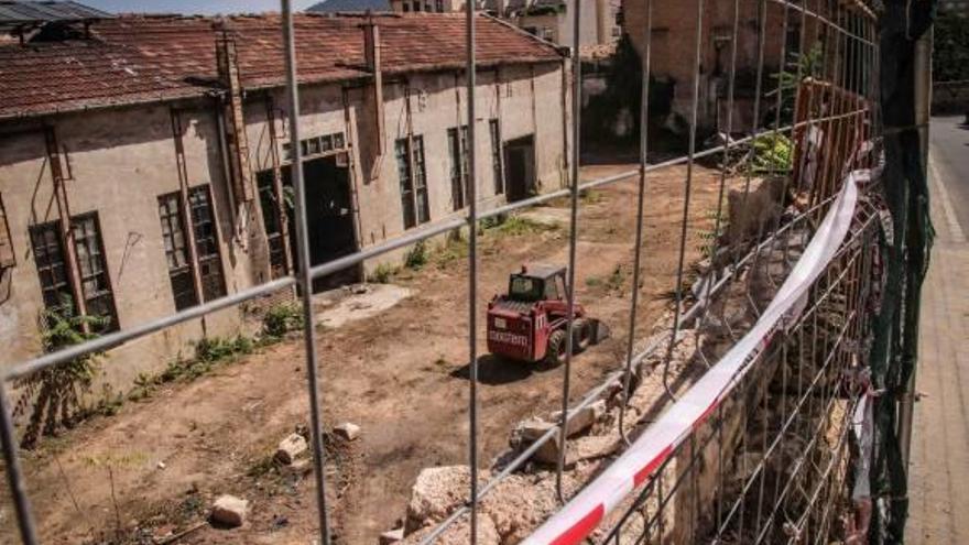 La empresa está terminando de eliminar la vegetación del terreno para iniciar la consolidación.