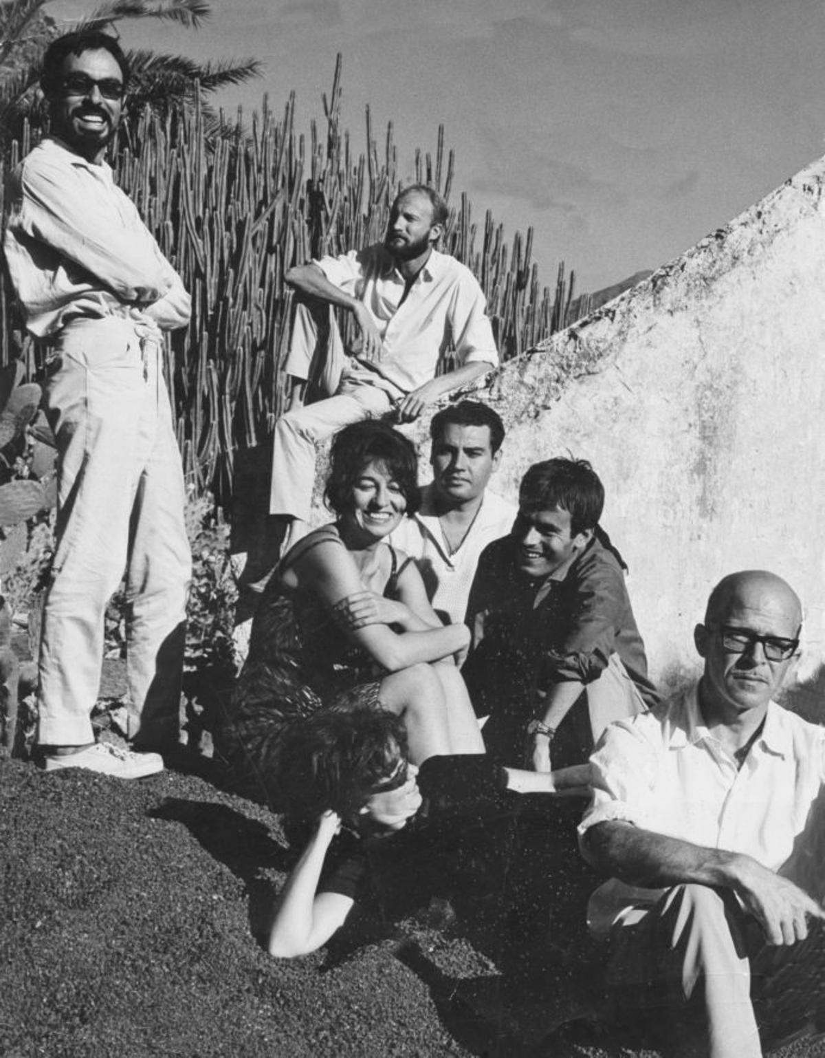 Pepe Dámaso (i) con Manolo Millares y otros amigos.