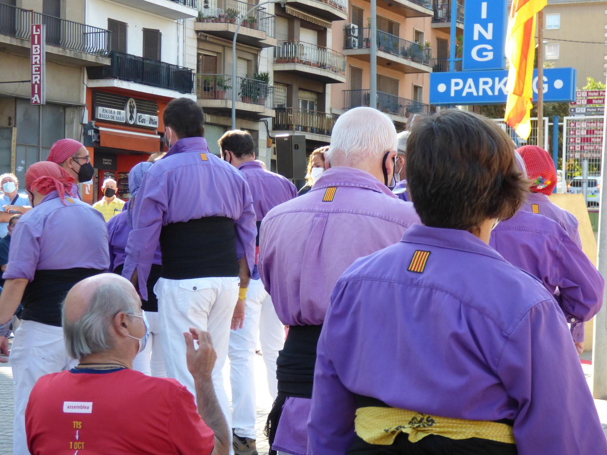 La Colla Castellera de Figueres preparant-se per fer el pilar