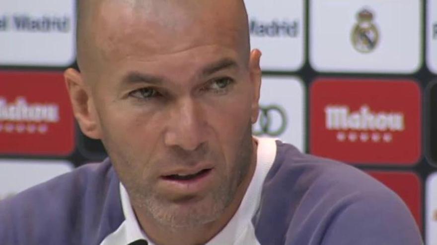 Zidane Zidane: &quot;Si fuera James me quedaría en el Real Madrid&quot;