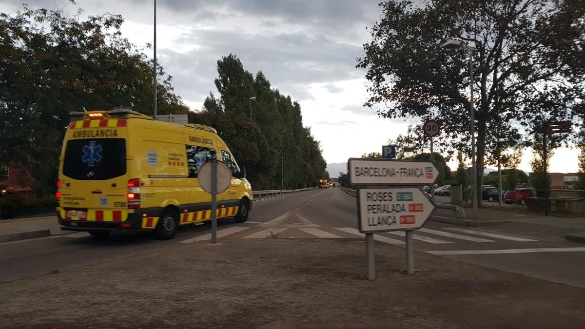 Una de les ambulàncies que ha atès les víctimes.