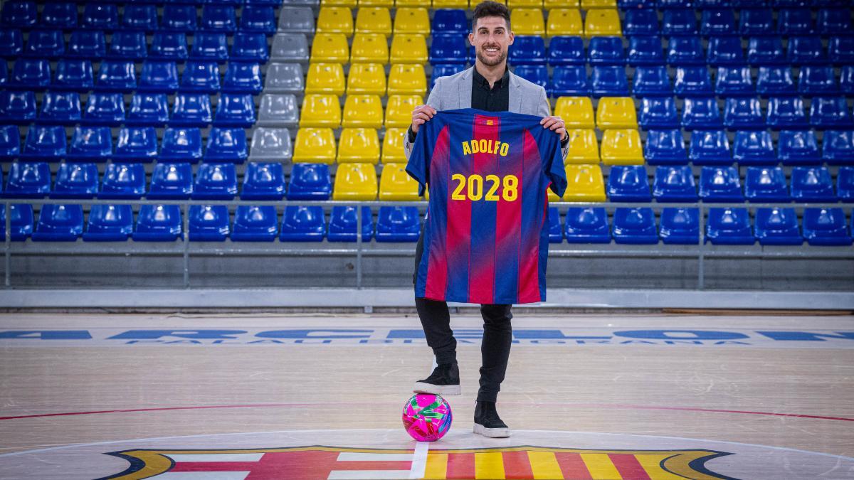 Adolfo renovó con el Barça otras dos temporadas