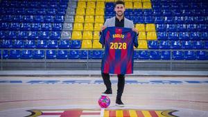 Adolfo renovó con el Barça otras dos temporadas