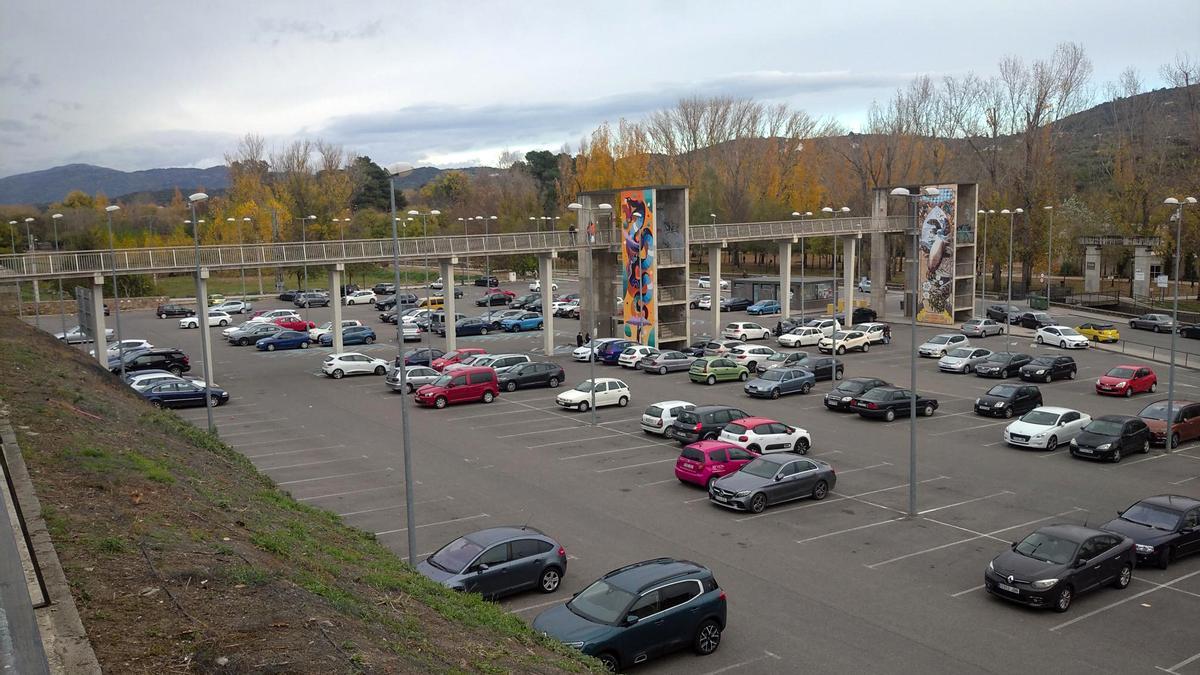 Imagen del aparcamiento de La Isla de Plasencia.