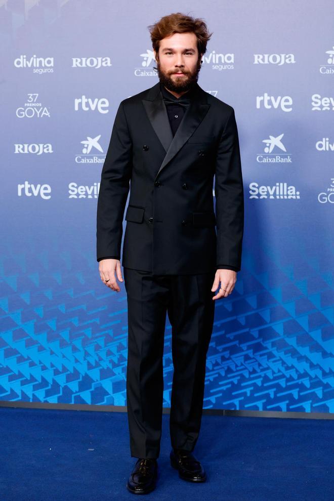 Carlos Cuevas, con total look de Mango Man, en los Premios Goya 2023