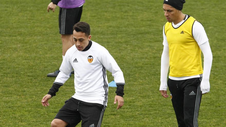 Orellana y Enzo Pérez durante el entrenamiento. Foto: Ignacio Hernández