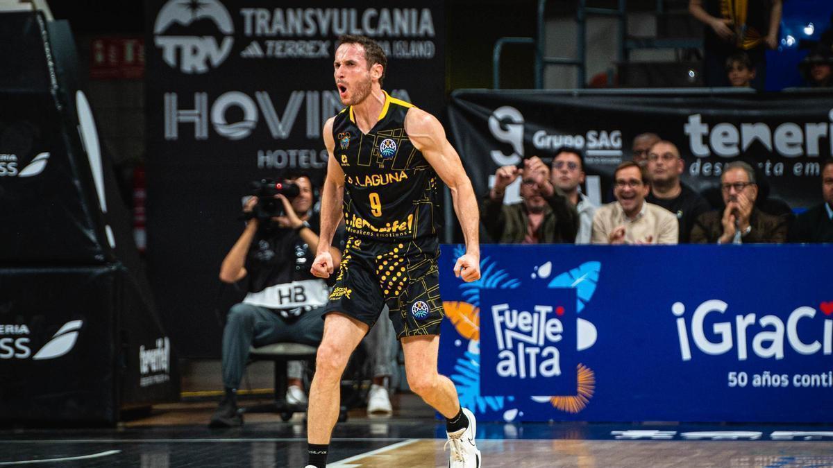 Marcelinho Huertas celebra una canasta en el derbi europeo ante el Gran Canaria.