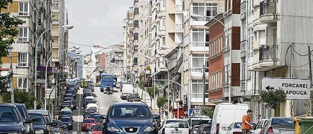 La N-640, a su paso por el casco estradense. // Bernabé