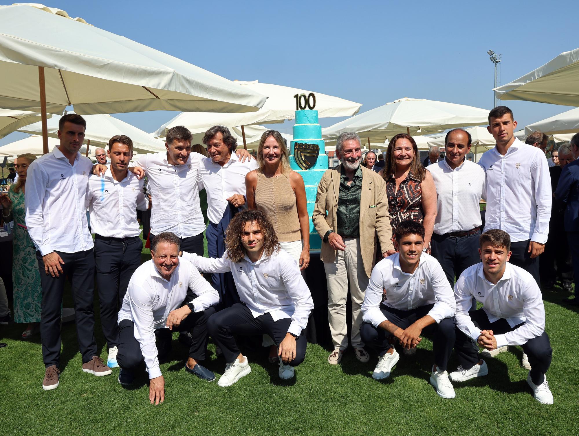 El Celta se rodea de su gran familia y de representantes institucionales por su centenario