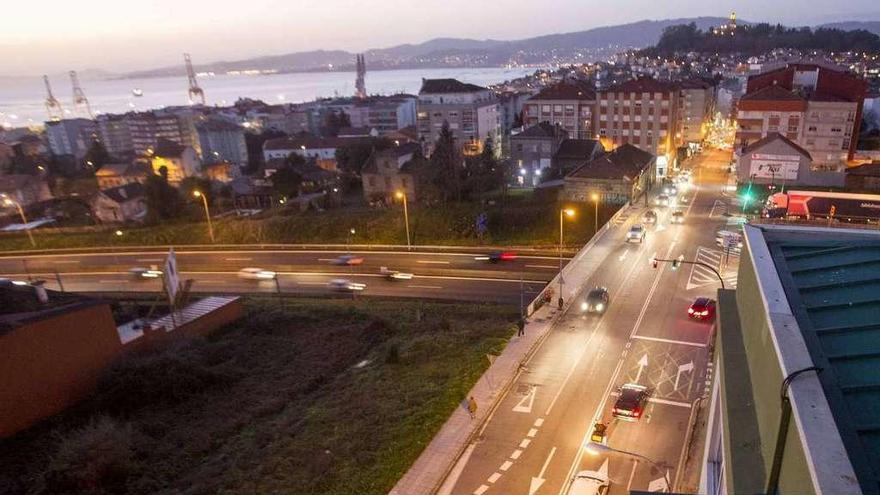 Avenida de Buenos Aires, que transcurre sobre la AP-9 y las antiguas vías del ferrocarril. // Cristina Graña