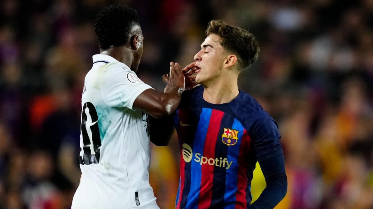 Vinícius y Gavi en el clásico