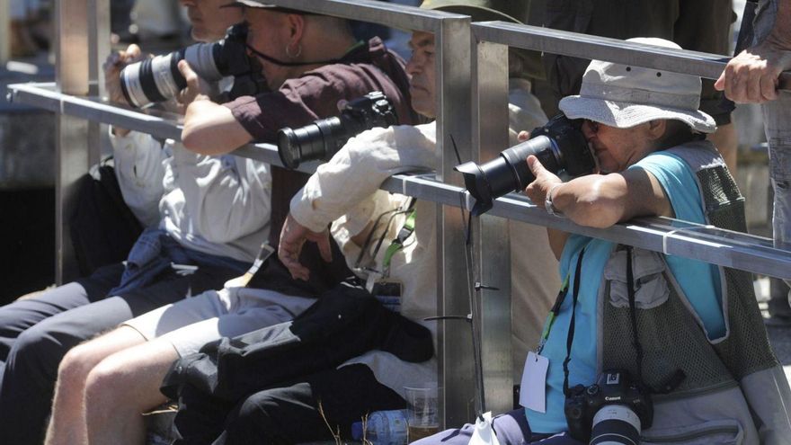La fotógrafa durante el tercer curro de Sabucedo este lunes. |  Bernabé/ Javier Lalín