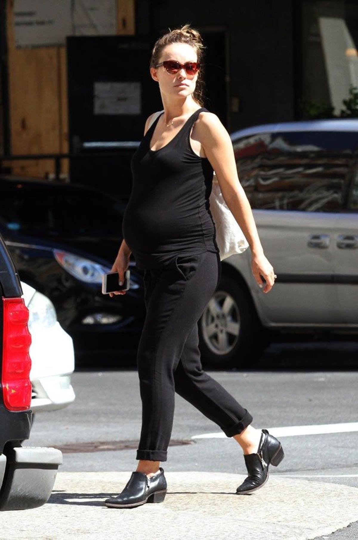 Olivia Wilde apuesta por un look sencillo para pasear por Nueva York