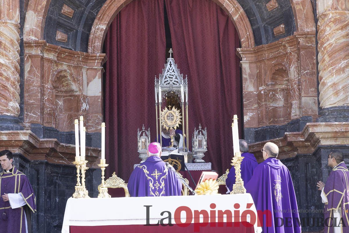 La vicaría de Cartagena, la UCAM, junto a asociaciones y peregrinos de toda España se ponen a los pies de la Vera Cruz