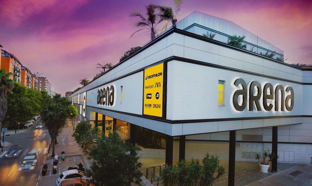 Decathlon abrirá próximamente en el Centro Comercial Arena.