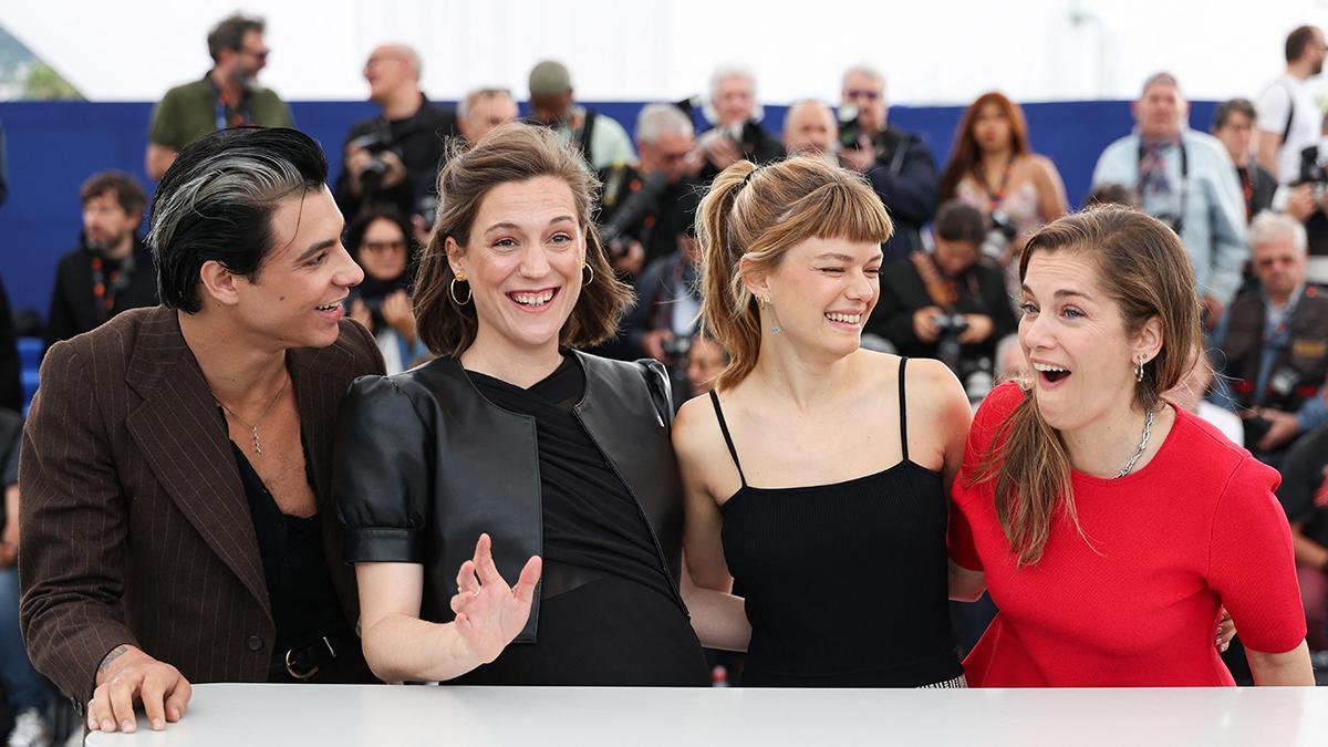 Carla Simón y el equipo de Romería posan en Cannes Carla Simón y el equipo de Romería posan en Cannes