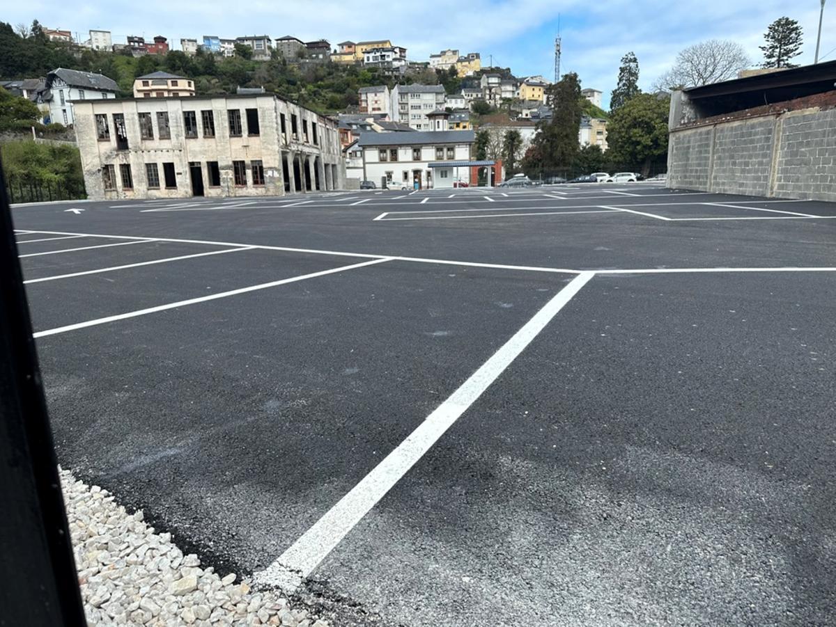 Al fondo, edificio de la antigua metalgráfica.